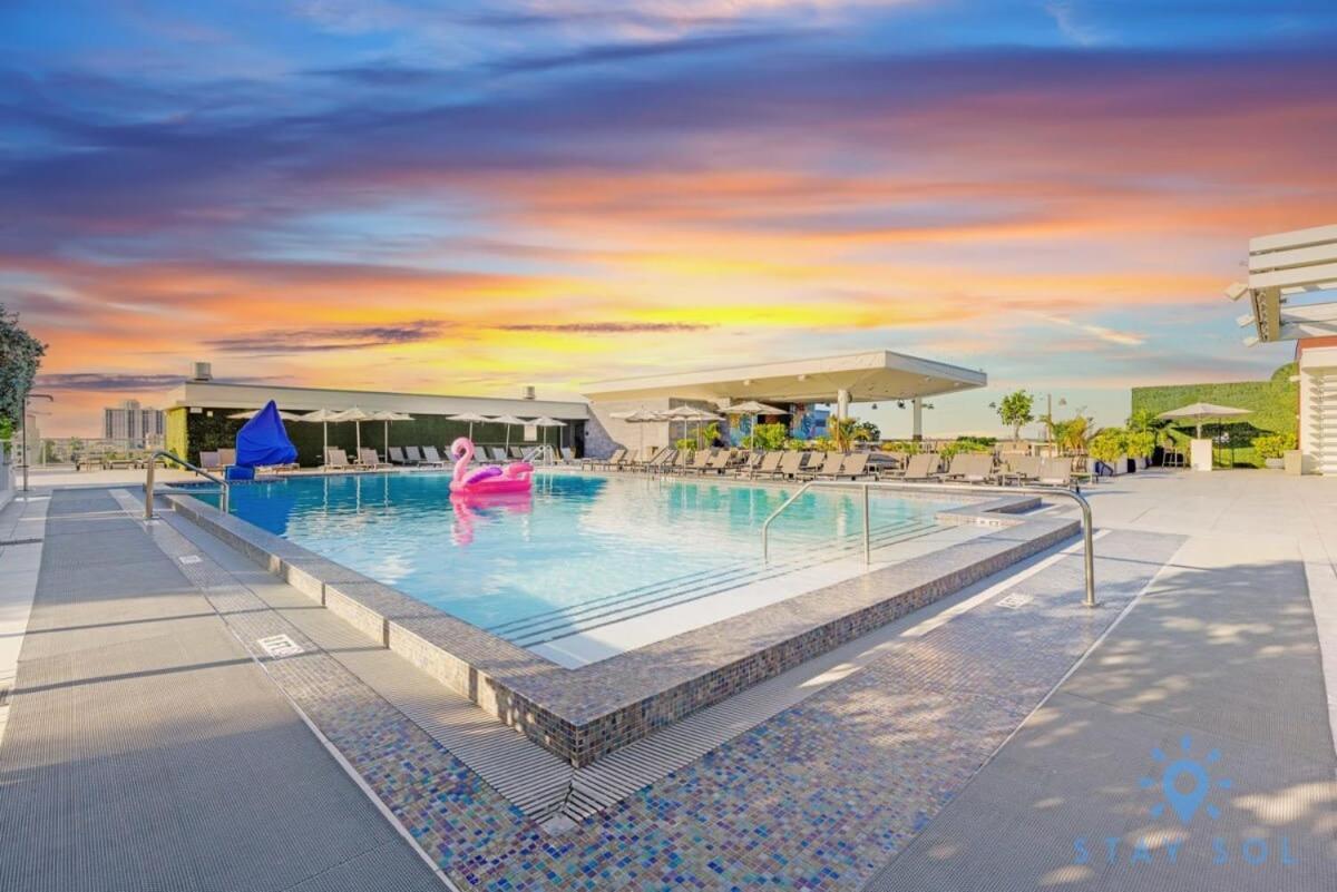 Rooftop Pool - Balcony - Hollywood Beach Broad - Walk Exterior photo